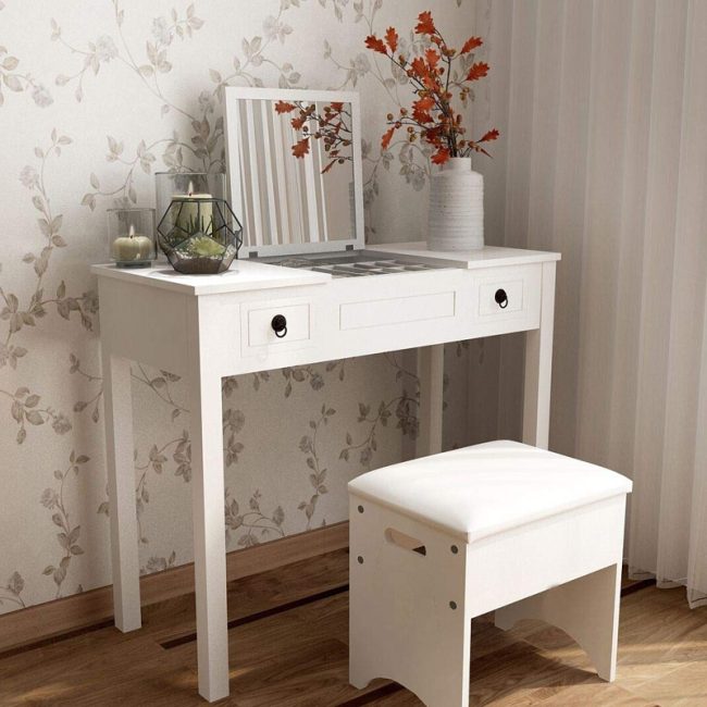 Flip-top Mirror Makeup Dressing Table