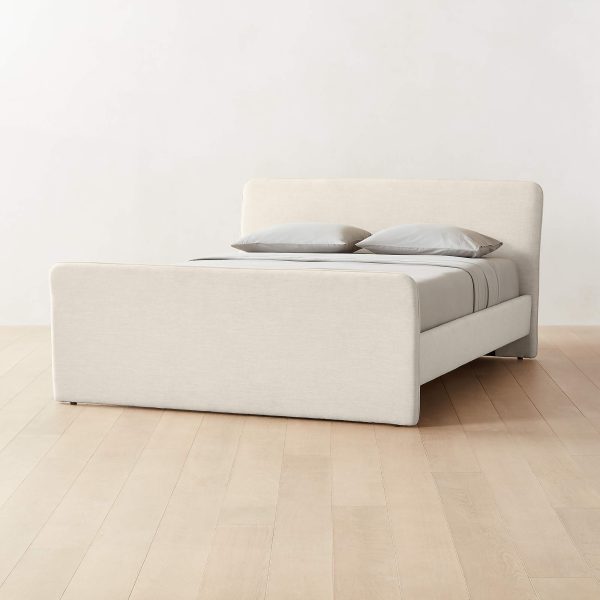 Camerano Cream Upholstery Queen Sleigh Bed